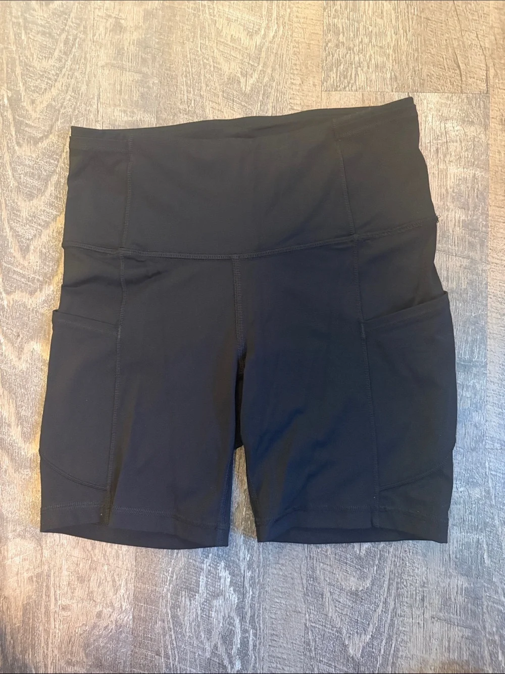 Lululemon High-Waist Black Women’s Active Shorts with Side Pockets